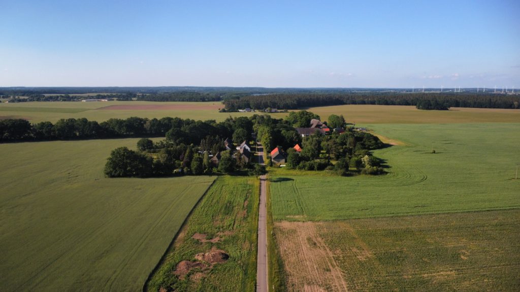 Evchensruh  in der Gemeinde Eldetal Dronenbild 